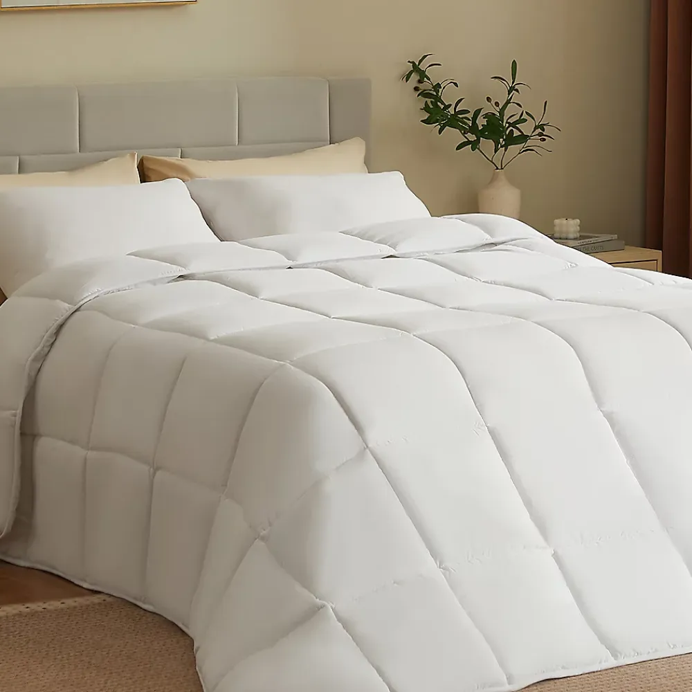 Casabel Couette 220x240 cm Hiver Légère, 450 GSM Microfibre Douce et Respirante, Thermorégulatrice, Lavable, Pour Lit 2 Personnes* Couette