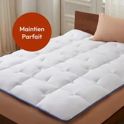 Casabel surmatelas enveloppant 90x190 cm en microfibre respirante, ultra moelleux, anti-acariens, avec liseré bleu* Surmatelas