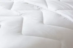 Abeil Couette anti-acariens chaude 200 x 200 cm polyester blanc* Couette