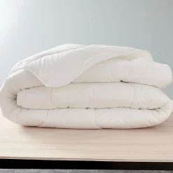 Blanreve Couette Blanrêve très chaude 260 x 240 cm Gamme "Confort" traité Anti Acarien Soft & care* Couette