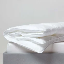 Couette tempérée 260 x 220 cm en microfibre 10.5 Tog ->Homescapes