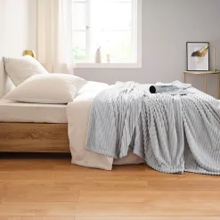 Linnea Couverture 100% polyester 220x240 cm microvelours DOLCE gris perle* Couverture