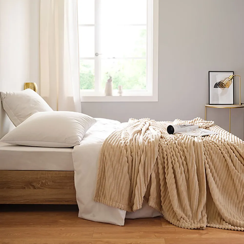 Linnea Couverture 100% polyester 220x240 cm microvelours DOLCE marron sable* Couverture
