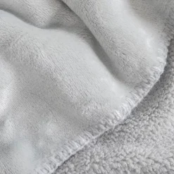 Sacasa Couverture plaid gris clair 130x170cm SMOOTIK -* Boutis, Couvre-Lit, Édredon