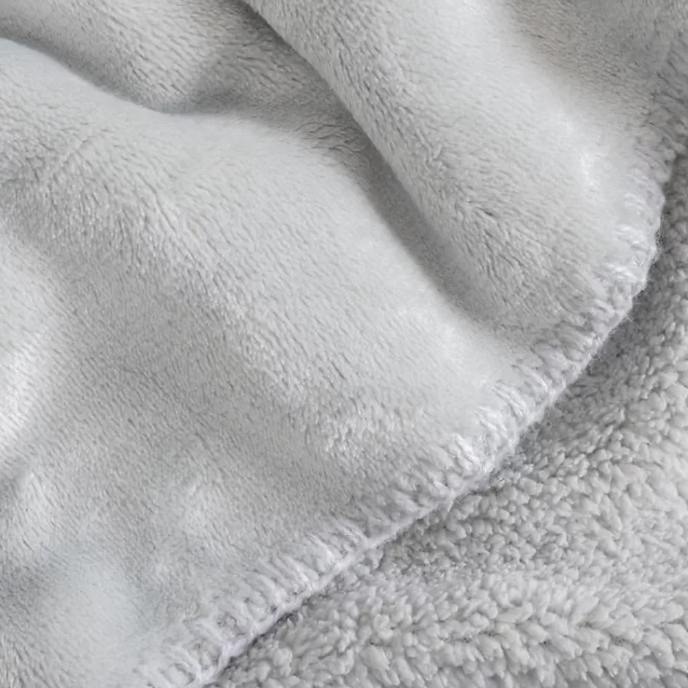 Sacasa Couverture plaid gris clair 130x170cm SMOOTIK -* Boutis, Couvre-Lit, Édredon
