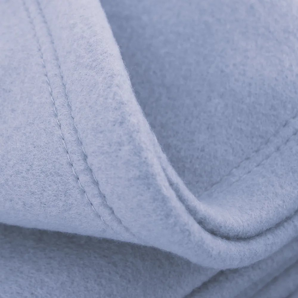 Couverture polaire 220x240 cm Isba Myosotis 100% Polyester 320g/m2 non-feu>Linnea Outlet