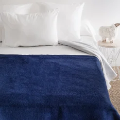 Couverture pure laine vierge Woolmark 500g/m² VOLTA 220x240 cm Bleu Marine/Myosotis>Linnea Hot