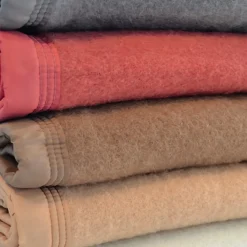 Linnea Couverture pure laine vierge Woolmark 500g/m² VOLTA 240x260 cm Rouge Bois de rose* Couverture