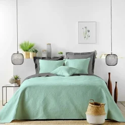 Douceur D'Intérieur Couvre lit 2p mat.+2 hc 60x60 220 x 240 cm microfibre unie romane Sauge* Boutis, Couvre-Lit, Édredon