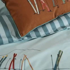 Linnea Housse de couette brodée 240x220 cm en percale de coton PASSE MONTAGNE bleu givré* Housse De Couette