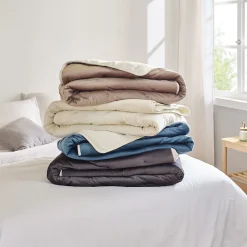 Jeté de lit réversible en velours et microfibre (150x200 cm - Taupe)><noscript><img width=