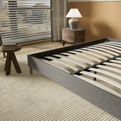 Lit avec sommier lattes en bois - 140x200 cm - Tissu Gris - Pieds en bois><noscript><img width=