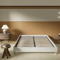 Lit avec sommier lattes en bois - 140x190 cm - Tissu Blanc - Pieds en bois><noscript><img width=