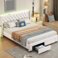 Lit coffre 140x190 cm en velours beige, tête de lit cloutée, 2 tiroirs, ports USB, poches latérales, bande LED amovible><noscript><img width=