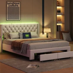 Lit coffre 140x190 cm en velours beige, tête de lit cloutée, 2 tiroirs, ports USB, poches latérales, bande LED amovible><noscript><img width=