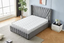 Protocole Pro Lit deux places HATICE en velours, disponible en 140x190 ou 160x200, tête de lit et sommier à lattes inclus, matelas non fourni.* Lit Double
