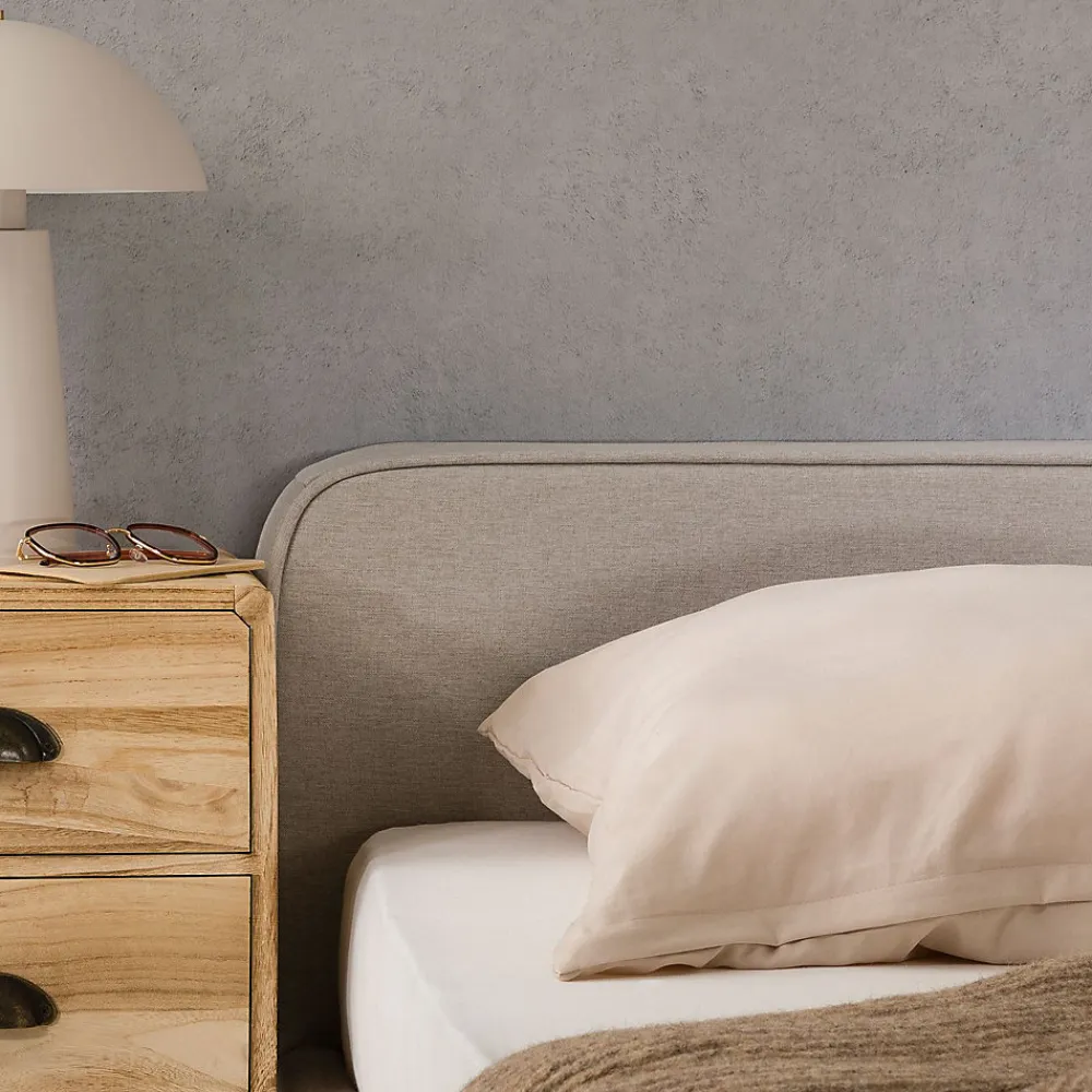 Lit double BELARTI 140 x 190 cm rembourré, revêtement en tissu - Gris clair>Idimex Hot