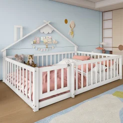 Lit enfant 140x190 cm - Lit avec barrières et design maison - Bois de pin et MDF - Sans matelas - Blanc><noscript><img width=
