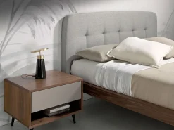 Lit tufté en tissu gris moderne pour chambre à coucher élégante><noscript><img width=
