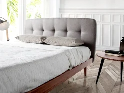 Lit tufté en tissu gris moderne pour chambre à coucher élégante><noscript><img width=