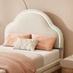 Lit 90x200 cm avec tête de lit en forme de nuage, led multicolores intégrées et revêtement en velours beige><noscript><img width=