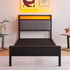 Lit 90x200 cm avec tête haute rembourrée, LED intégrées et station de charge USB, cadre métal noir><noscript><img width=