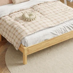 Lit 160x200 cm en pin et rotin PE avec tête de lit décorative, design naturel, 15 lattes et pieds centraux><noscript><img width=