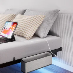 Lit 160x200 cm flottant en acier noir avec éclairage LED, station USB-C et poche de rangement><noscript><img width=