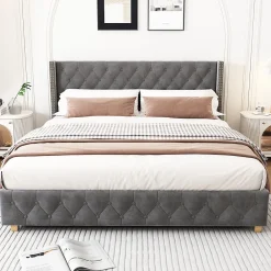 Redom Lit 160x200 cm tapissé velours gris avec tête capitonnée, ornements clous et pieds en bois robustes* Lit Double