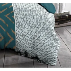 Parure de couette Microfibre ETHNO 220x240cm et 2 taies d'oreillers 63x63cm Bleu Canard><noscript><img width=