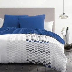 Parure de couette microfibre AMBROISIE - 1 housse de couette 220 x 240 cm + 2 taies d'oreiller 63 x 63 cm - Bleu><noscript><img width=