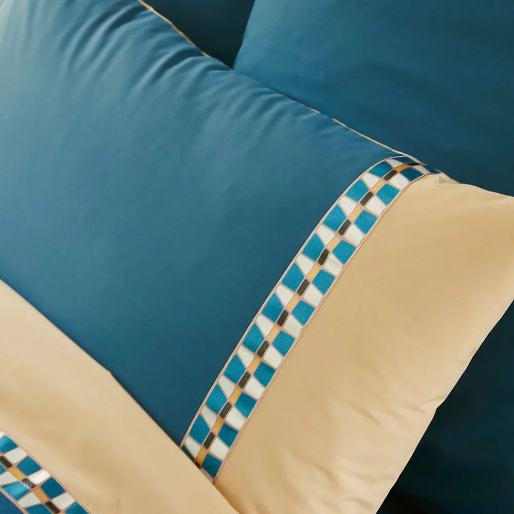 Parure de lit 3 pièces : housse 260x240 cm et taies 50x70 cm en percale de coton LINOA bleu cobalt>Linnea Hot