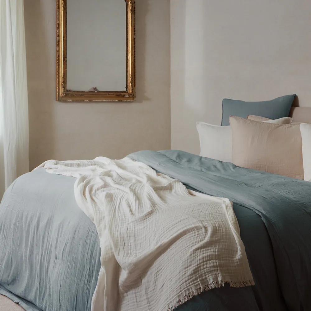 Parure de lit 3 pièces 240x220 cm et 50x70 cm mousseline de coton MILOS vert lichen>Linnea Outlet