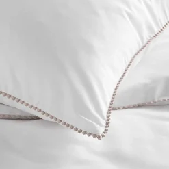 Douceur D'Intérieur Parure de lit blanche galon pompons beiges (240x220 cm - Blanc)* Parure De Lit