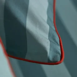 Parure de lit brodée 2 pièces : housse 140x200 cm et taie 65x65 cm en percale de coton PASSE MONTAGNE bleu givré><noscript><img width=