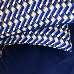 Parure de lit 140x200 cm en microfibre LOSS bleu foncé motif géométrique 2 pièces><noscript><img width=
