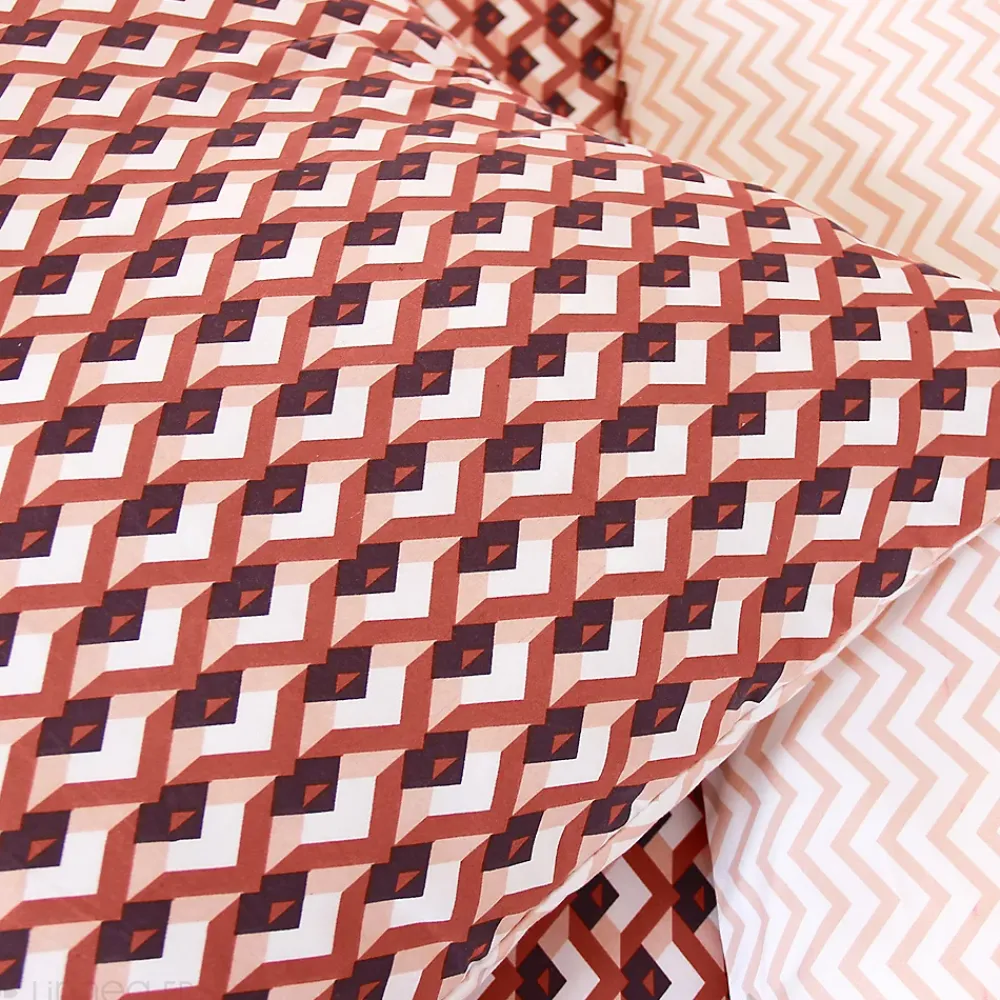 Linnea Parure de lit 240x220 cm en microfibre TIAGOH rouge motif géométrique 3 pièces* Parure De Lit