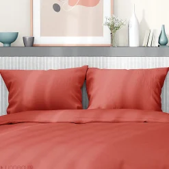 Parure de lit 260x240 cm satin de coton SAPRI rouge sienne 3 pièces><noscript><img width=