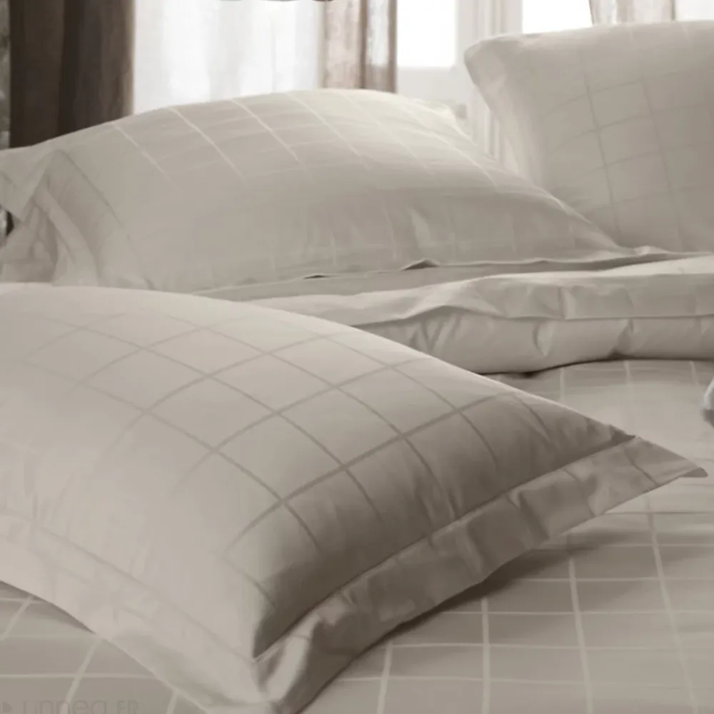 Linnea Parure de lit 280x240 cm set 50x70 satin CONCERTO carreaux beige Lin* Parure De Lit