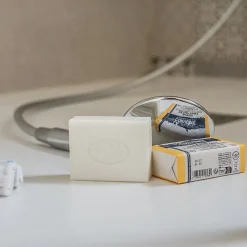 Savon solide ECOCERT détartrant parfumé à l'huile essentielle de citron bio La Corvette 200g* Nettoyant Pour Salle De Bains