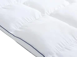 Vente-unique Surconfort de matelas anti-acariens 1 place - 90x 190 cm - Enveloppe satin 120 fils/cm2 - garnissage 1000gr/m2 - Blanc passepoil* Surmatelas