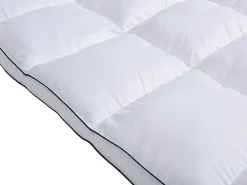 Vente-unique Surconfort de matelas anti-acariens 2 places - 140 x 190 cm - Enveloppe satin 120 fils/cm2 - garnissage 1000gr/m2 - Blanc* Surmatelas