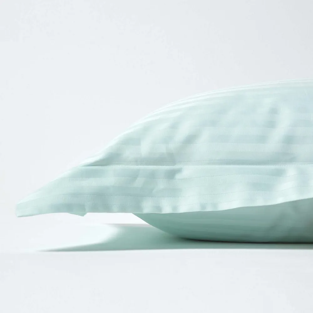 Taie d'oreiller à volants bleu satin rayé en coton égyptien 330 fils, 50x75 cm ->Homescapes Outlet