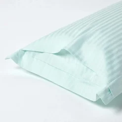 Taie d'oreiller à volants bleu satin rayé en coton égyptien 330 fils, 50x75 cm -><noscript><img width=