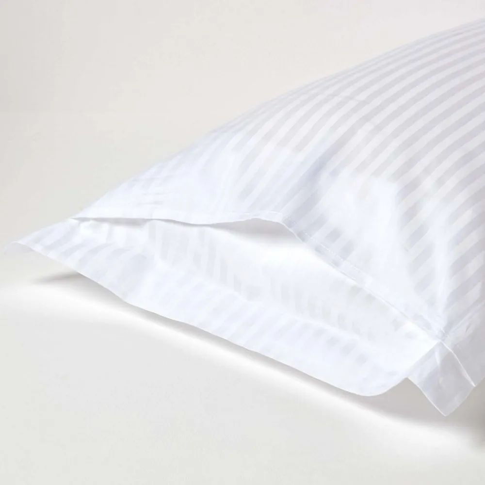 Taie d'oreiller à volants blanc satin rayé en coton égyptien 330 fils, 50x75 cm ->Homescapes Best