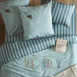 Taie d'oreiller brodée 50x80 cm en percale de coton PASSE MONTAGNE bleu givré>Linnea Sale