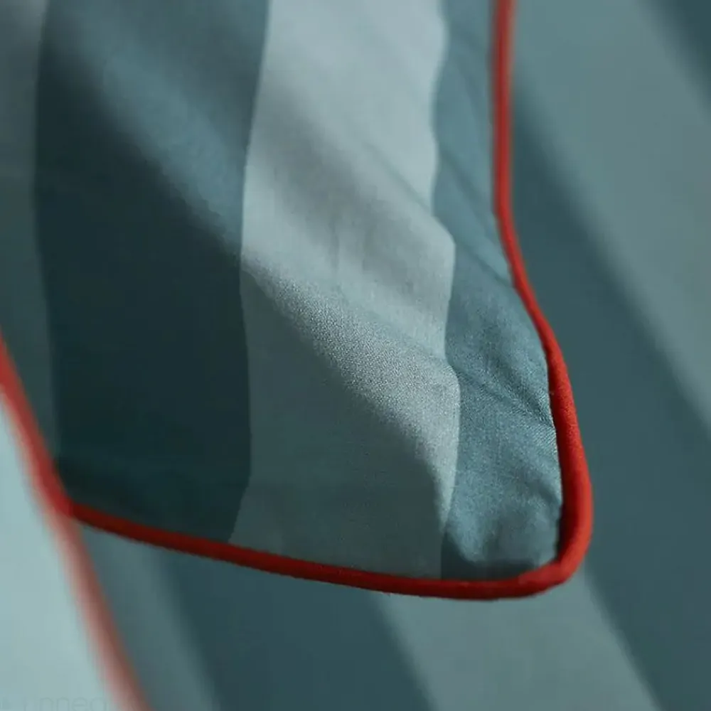 Taie d'oreiller brodée 50x80 cm en percale de coton PASSE MONTAGNE bleu givré>Linnea Sale
