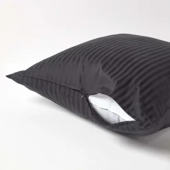 Taie d'oreiller noir satin rayé en coton égyptien 330 fils, 60x60 cm -><noscript><img width=