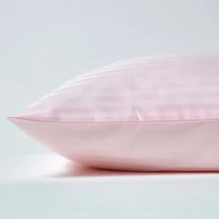 Taie d'oreiller rose satin rayé en coton égyptien 330 fils, 50x75 cm ->Homescapes Outlet