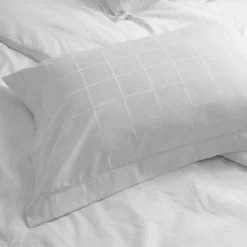 Linnea Taie d'oreiller 50x70 cm satin CONCERTO carreaux blanc Neige* Taie D'Oreiller